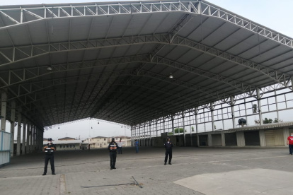 Así permanece el galpón de la Francisco de Orellana en estos momentos.