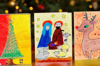 Los niños de las Aldeas SOS elaboran estas tarjetas navideñas de la solidaridad.