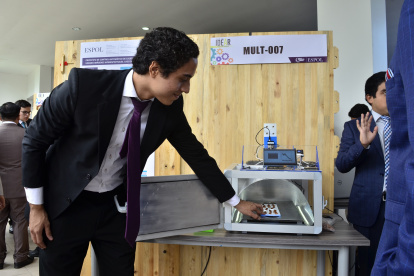 Estudiantes de la Espol en la presentación de proyectos que nacen año a año.



FEBRERO Guayaquil-Ecuador

Agencia (ag-expreso)