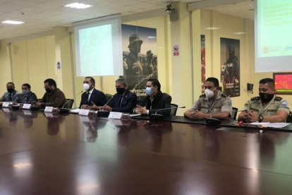 Ministros y representantes de distintas entidades que participan en esta campaña contra la mendicidad.