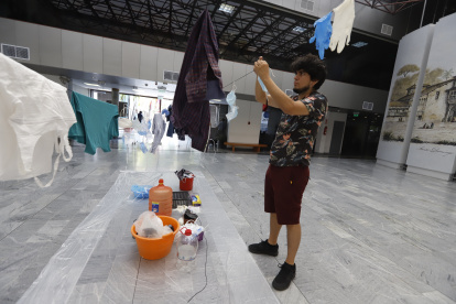 El artista Juan José Ripalda creó una instalación sonora con objetos que se han vuelto cotidianos.