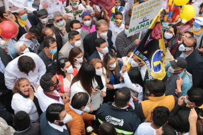 Reclamo. Los simpatizantes de Noboa mantienen una protesta afuera del CNE desde hace varias semanas.