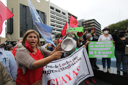 Durante este año, los profesores públicos han organizado marchas para rechazar el retraso en el pago de sus sueldos, que fueron reducidos.