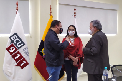 Encuentro. Juan Zapata (COE), Diana Atamaint y Luis Verdesoto (CNE) dialogaron el viernes pasado.