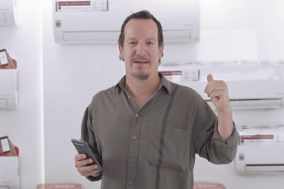 Andrés Crespo, es el vocero de esta campaña que busca ayudar a ahorrar energía, dinero y cuidar del medio ambiente.