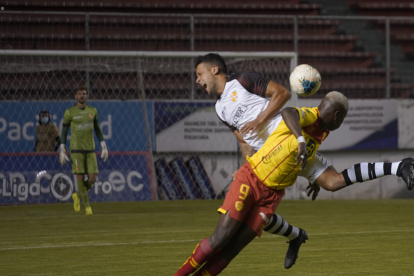 El resbalón que Barcelona sufrió ante Aucas le dio vida a Emelec y a Liga de Quito.