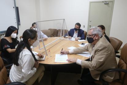 Roberto Passailaigue y su equipo de trabajo planifican a diario los planes de la entidad que dice haberlos cumplido casi en su totalidad.