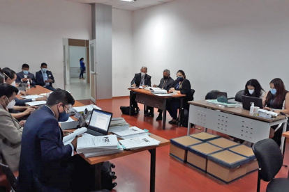 Diligencia. La audiencia preparatoria de juicio por presunto peculado contra Salcedo se suspendió. Se reanudará en 2021.