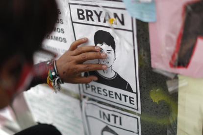 Los peruanos exigen dar con los responsables de la muerte de los jóvenes Inti y Bryan.