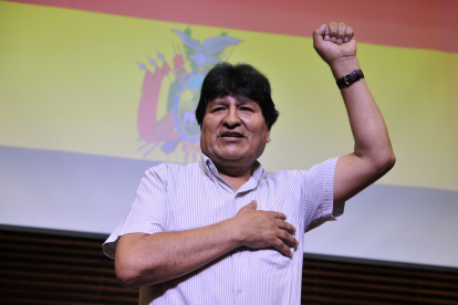 Evo Morales fue víctima de un momento violento en reunió con sus simpatizantes.