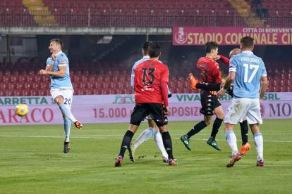 La Lazio y el Benevento se complicaron en la tabla tras la igualdad