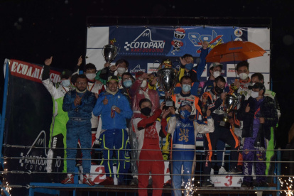 Los pilotos integrantes de los 3 equipos que lideraron el torneo de principio a fin.