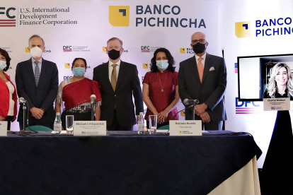 El embajador de Estados Unidos estuvo como testigo del acuerdo.