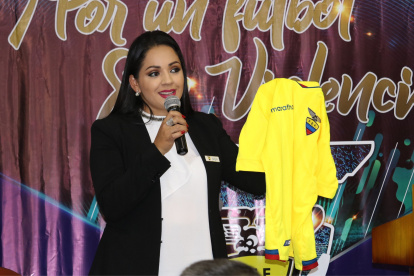 Daniela Ojeda, portavoz de la Federación Ecuatoriana de Fútbol.