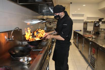 El menú tomó tres meses en elaborarse. El chef Juan Pablo Mantilla lidera la cocina.





Agencia (ag-extra ag-expreso ag-quito)