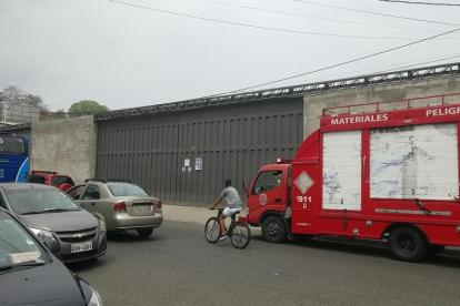 La emergencia se registró el lunes por la tarde. Bomberos arribaron a la empresa.