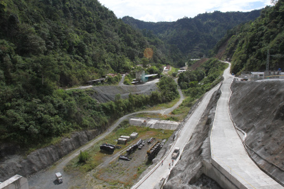 La construcción de las obras civiles estaba a cargo de CWE (China International Water & Electric), compañía que el 10 de diciembre de 2010 firmó un contrato por $ 240’486.358,21.