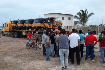 Queja. Un solar vacío del barrio Las Brisas suele ser utilizado para guardar las unidades sin permisos en Playas