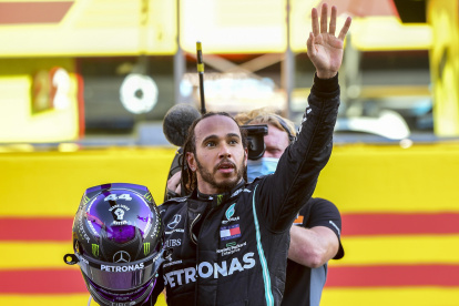Lewis Hamilton, el líder de la escudería Mercedes, ya está en la historia de la fórmula 1.