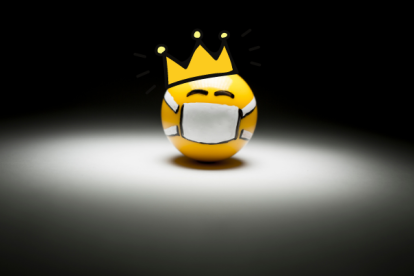 El emoji de mascarilla superó al emoji de abrazo en 2020.