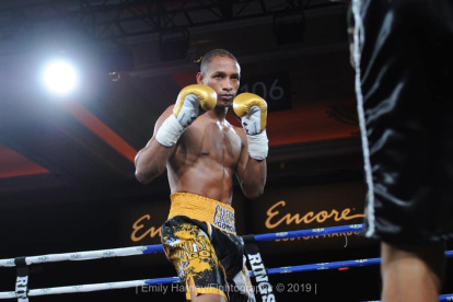 Góngora consiguió la victoria vía nocaut en el asalto 12 y, además del cinturón histórico para el país, logra extender su invicto a 19-0.