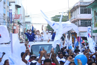 Advertencia. Las autoridades locales podrán aplicar multas y sanciones por no respetar el protocolo del CNE.