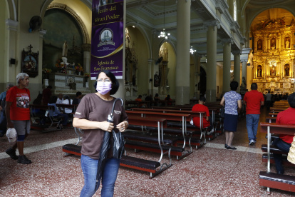 Misa.- En la iglesia católica se mantiene el aforo reducido, para evitar el riesgo de contagio a coronavirus.