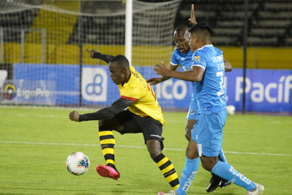 Universidad Católica y Barcelona igualan sin goles, en el primer tiempo de la fecha 15.