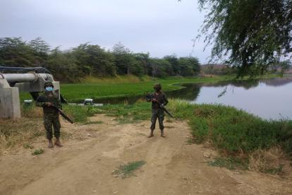 Los militares custodian los canales del trasvase