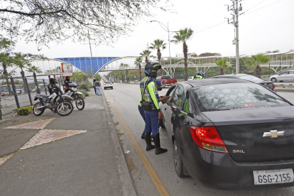 La restricción vehicular fue una de las medidas dispuestas por el COE Nacional.