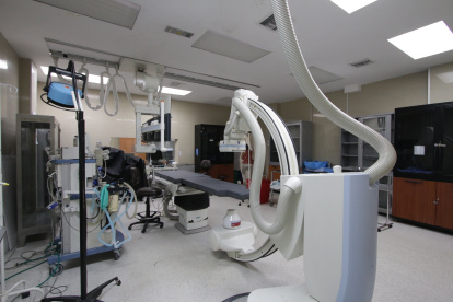 El angiógrafo que quedó inutilizable porque terminó su vida útil, según la administración del hospital Teodoro Maldonado Carbo.