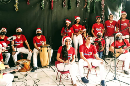 Grupo de música andina toca esta noche en un concierto navideño on-line.