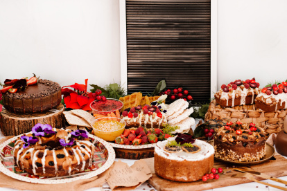 La harina de coco es una buena alternativa. Tiene un dulzor natural y casi no necesita endulzantes.