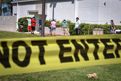 EE.UU. sumó hoy otros 3.254 fallecidos por covid-19 y rebasó los 325.000.