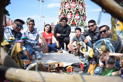 Colaboración.  En el video participan 12 artistas de la localidad, ellos son intépretes de diferentes géneros musicales que alternan su trabajo con la música.