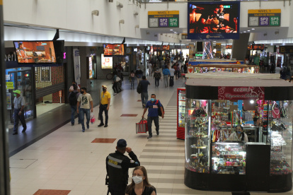En la Terminal Terrestre de Guayaquil también bajó el ritmo de usuarios y viajeros durante las primeras horas de este 25 de diciembre de 2020.
