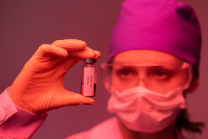 La OMS ha explicado que los virus son naturalmente susceptibles a mutar, pero que los cambios que experimentan no necesariamente cambian algo esencial en ellos.