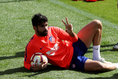El delantero Diego Costa pidió la salida del club por "asuntos personales". No tuvo espacio esta temporada.