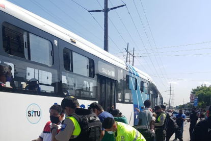 La Policía realiza operativos en Guayaquil y Quito para evitar aglomeraciones de hinchas.