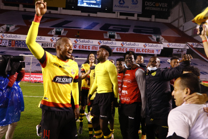Los integrantes de Barcelona celebraron su nueva corona en el estadio donde nunca han ganado.