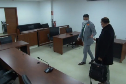 La instalación y posterior suspensión de la audiencia se transmitió vía Zoom.