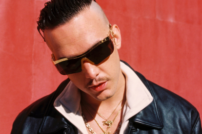 Antón﻿ Álvarez Alfaro inició su carrera en el 2006 con el nombre de Crema. Por eso, la c en C. Tangana.