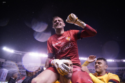 Javier Burrai, arquero de Barcelona, fue la figura de la final ante Liga de Quito, algo que fue reconocido por sus compañeros.