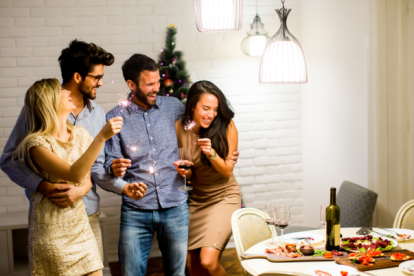 Desde poner dinero en el zapato hasta comer 12 uvas, entre las cábalas.