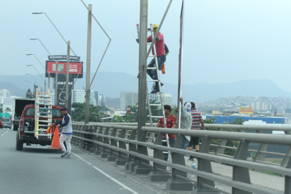 El Puente de la Unidad Nacional ha vuelto a ser utilizado para hacer proselitismo.