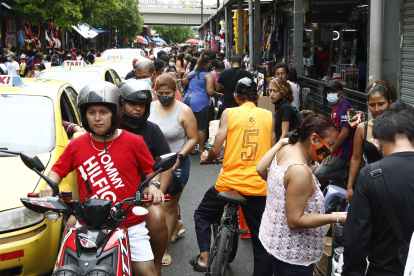 ahía. Así permaneció ayer, hubo aglomeración de personas y congestionamientos en las calles que la rodean.