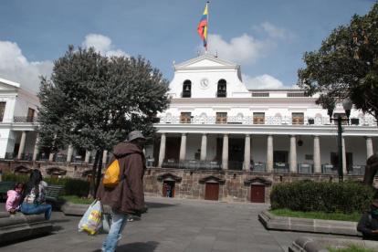 Plazos. Al actual Gobierno le quedan escasos cinco meses para concluir el periodo. Analistas esperan que esta vez haya una transición ordenada.
