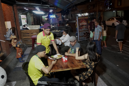 Opciones. El menú de los locales es variado y no solo se limita en comidas rápidas. También hay piqueos y bebidas de moderación.