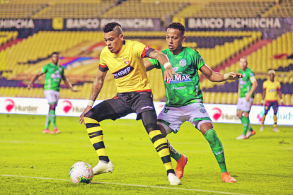 El Loco Álvez quedó fuera de los planes del Barcelona 2021.