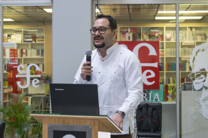 William Herrera, rector de la Universidad de las Artes, durante la ceremonia de posesión.